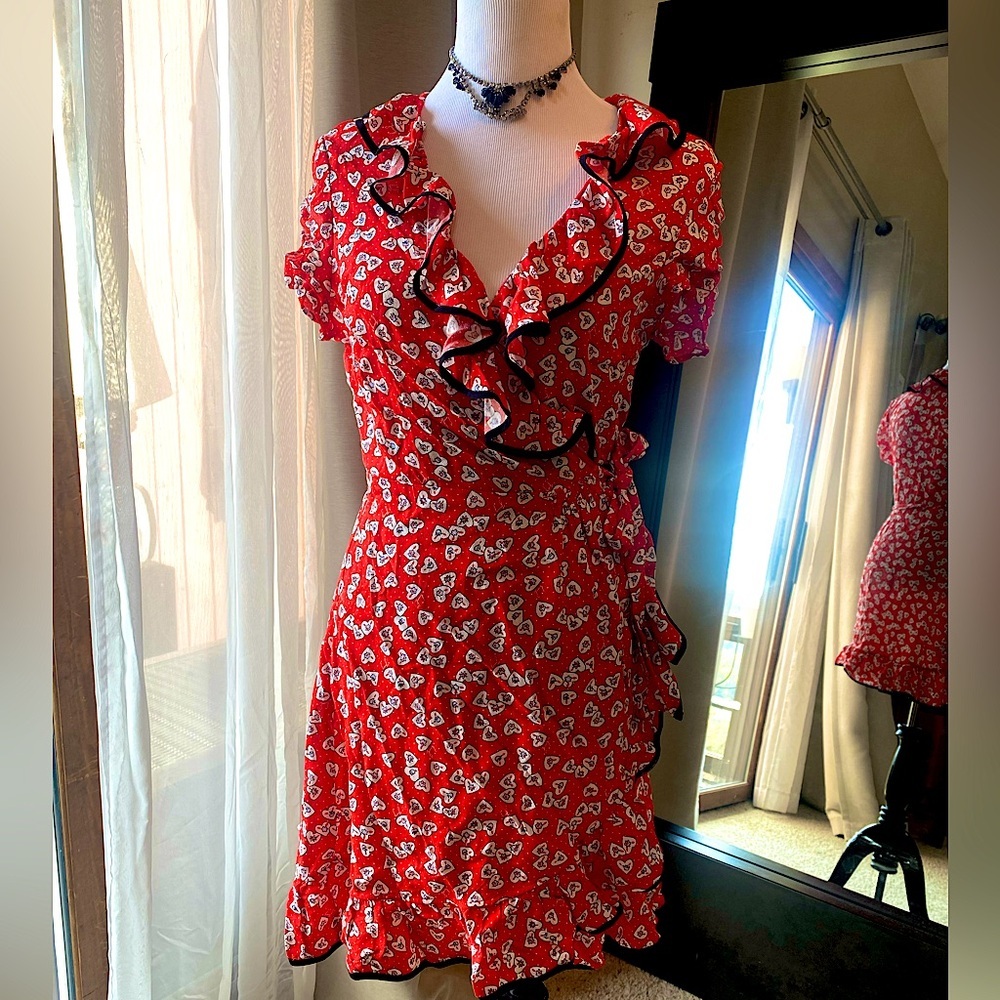 💃 **Sizzle in Scarlet: Flirty Red Date Night Dress** 💋
